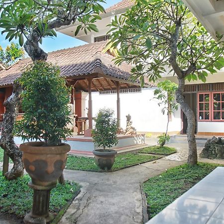 Halaman Depan Hostel Ubud  Bagian luar foto