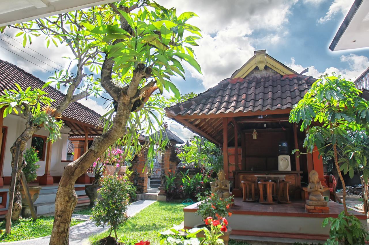 Halaman Depan Hostel Ubud  Bagian luar foto